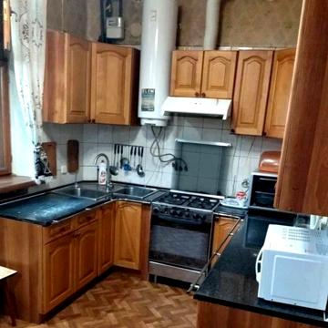 Академіка Чекмарьова вул., 1А