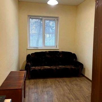 Продам квартиру-гостинку після капремонту, вул. Льва Ландау, 16