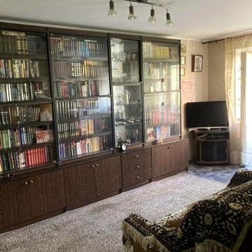 Продається 3-кімнатна квартира на проспекті Поштовому
