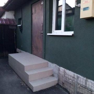 Частина будинку під бізнес.