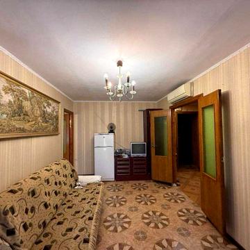 Прдам 2к квартиру на  вул. Караваєва, 2