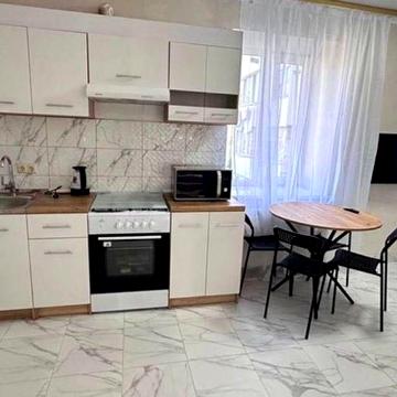 Оренда світлої 2 км квартири поруч з центром
