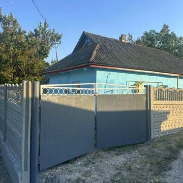 Будинок  у центрі селища