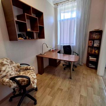 Простора 2х кв-ра після ремонту, сталінка, вул.К.Білокур, Звіринецька