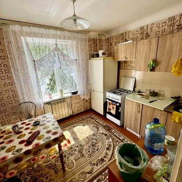 2 комнатная квартира с большой кухней центр