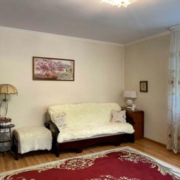 Євгена Коновальця вул., 38