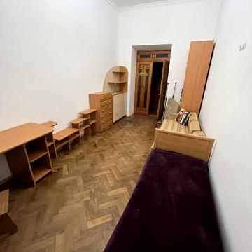 Нечуя-Левицького вул., 12