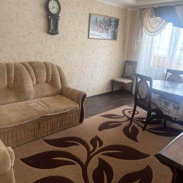 Продам 4-х комнатную квартиру в поселке Червоный Донец