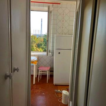 Продам 2 ком.кв.метро Барабашова,пр.Юбилейный 42.