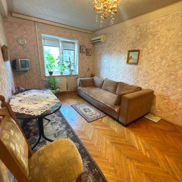 Полярна вул., 5