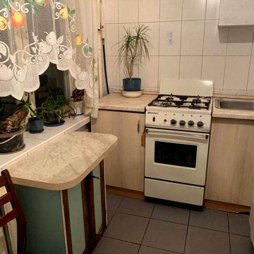 Б.Воскресенський (Перова) 23А, 45 кв.м, кімнати окремі. Без коміс.