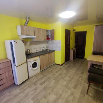 Новаторів вул., 13