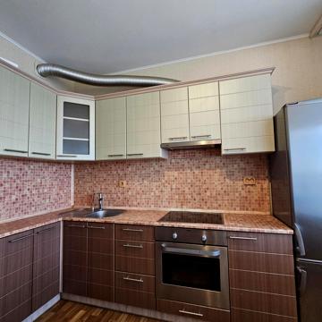 Дніпровська набережна вул., 26