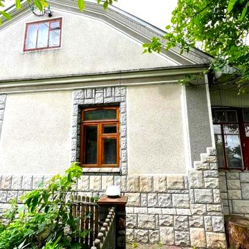Лялі Ратушної, 23
