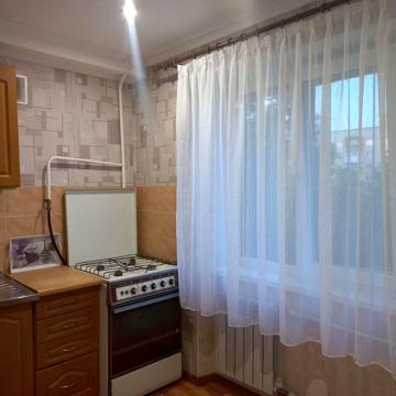 Здається 2 кімнатна кв-ра на Русанівці