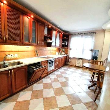 Бажана 36,  метро Харківська 3 хв, просторна 1-к квартира