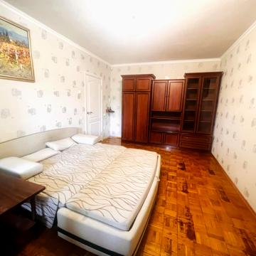 Оболонський просп., 32