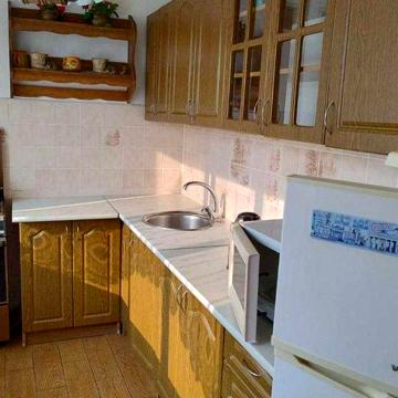Космічна 5, простора 3к, є газ, м Чернігівська 15хв