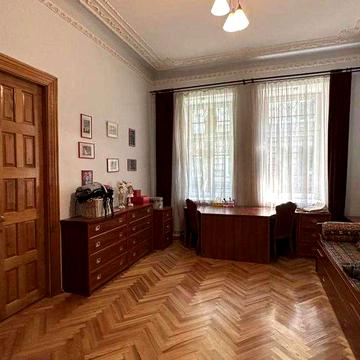 Продаж 3 кімнатної квартири по  вулиці Дмитра Донцова , місто Львів.