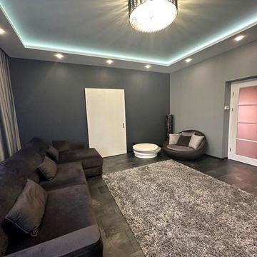 Оренда будинку в центрі.