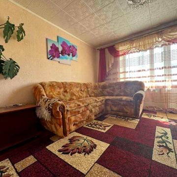 Продається гарна двокімнатна квартира в Сутисках