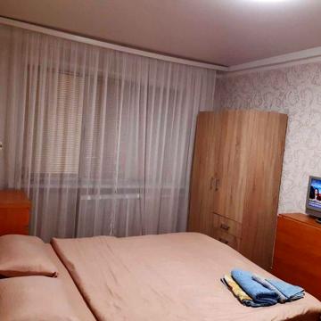 Затишна квартира метро Чернігівська