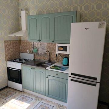Будинок 2 кімн, з великою альтанкою 16м,та парковкою,в центрі