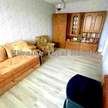 Анни Ахматової вул., 17