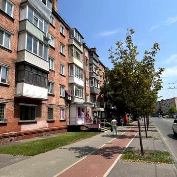 Продається 1кім квартира біля Червоного Мосту
