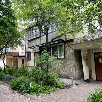 Академіка Філатова вул., 12