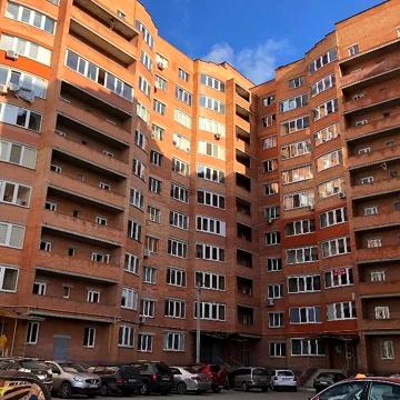 Парусна вул. (Героїв Сталінграду), 1