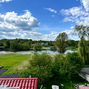 Будинок біля річки