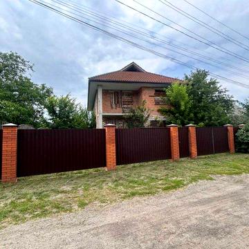 Продаж двоповерхового будинку (незавершений)