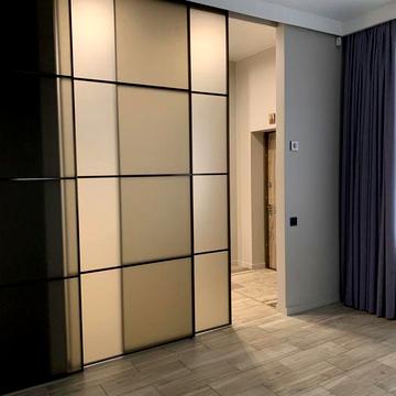 Гарна квартира з власним куточком природи.