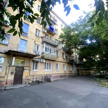Богдана Хмельницького вул., 1