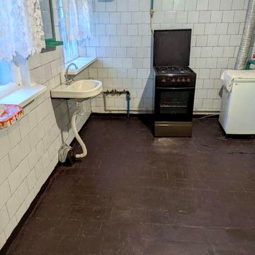Пів будинку на Роменській