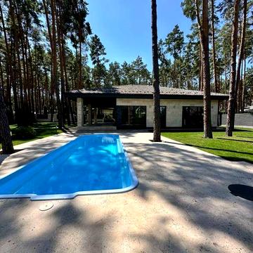 Розкішний котедж у Лісовій Бучі, сосни на ділянці, преміум якість.