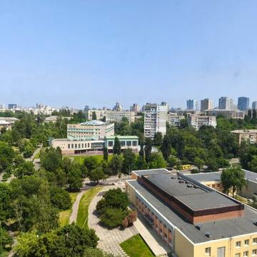 Єреванська вул., 30