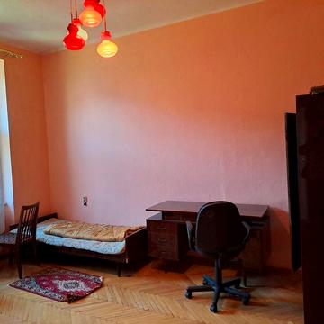 Продам 2 кімн.квартиру старочеської забудови біля третьої школи