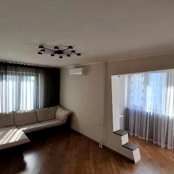 Двокімнатна квартира з ремонтом, вулиця Пішонівська