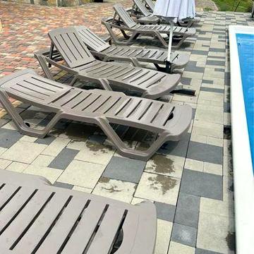 Котедж з басейном з видом на річку