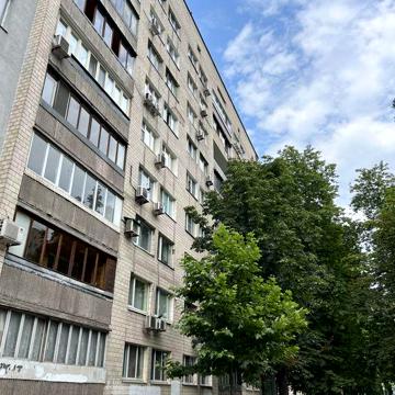 1кімн. 41кв.м.Омеляновича-Павленка  (Суворова) 18/20 .