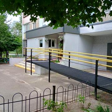 Продаю 3х кімнатну на Позняках ,вул.Здолбунівська N 11 Б