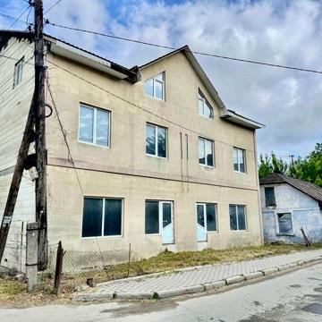 Продаються квартири з комерційним приміщенням