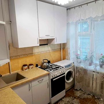 Героїв Крут вул., 5