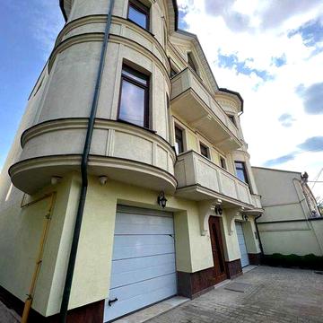 Розкішна 2 кімнатна в будинку на дві квартири + гараж