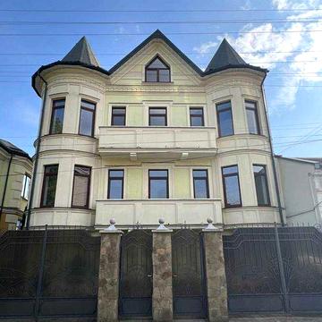 Розкішна 5 кімнатна в будинку на дві квартири + гараж