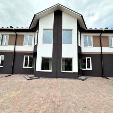 Таунхаус з розведенням електрики та газом в Стоянці.