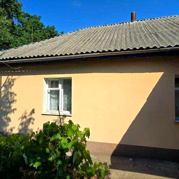 Добротний будинок у Леськах