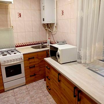 Продам 3-х кімн. кв. 116 м.кв. в центрі в особняку ,можна під комерцію